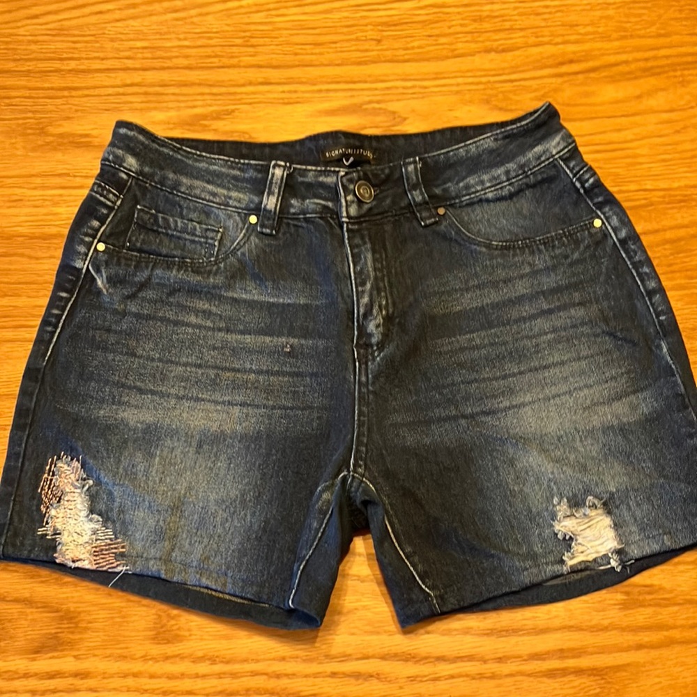 EUC Sz 6 Signature Studio Jean shorts